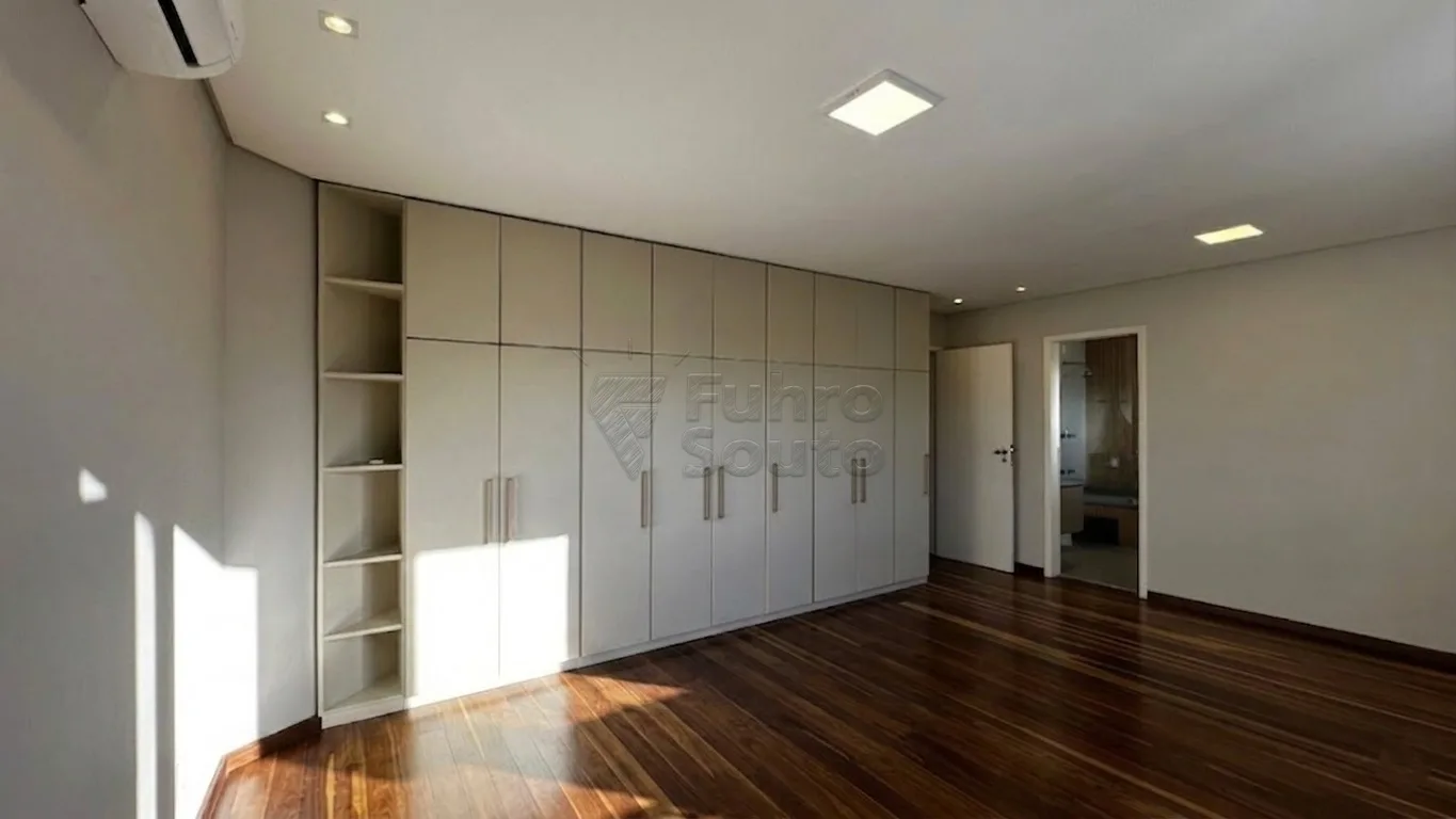 Comprar Casa / Padr&atilde;o em Pelotas R$ 990.000,00 - Foto 11