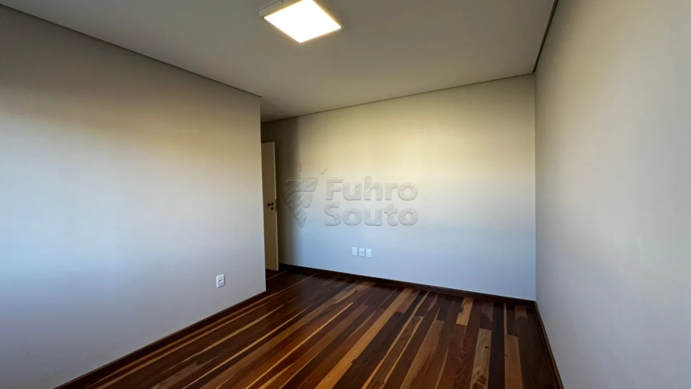 Comprar Casa / Padr&atilde;o em Pelotas R$ 990.000,00 - Foto 12
