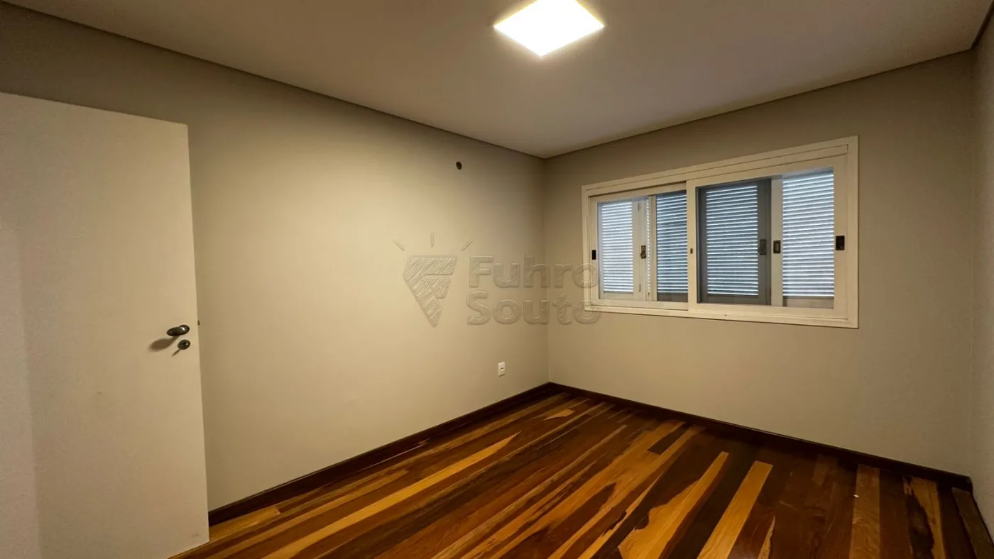 Comprar Casa / Padr&atilde;o em Pelotas R$ 990.000,00 - Foto 14