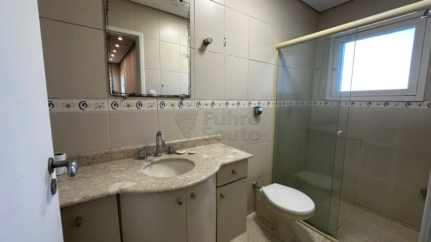 Comprar Casa / Padr&atilde;o em Pelotas R$ 990.000,00 - Foto 18