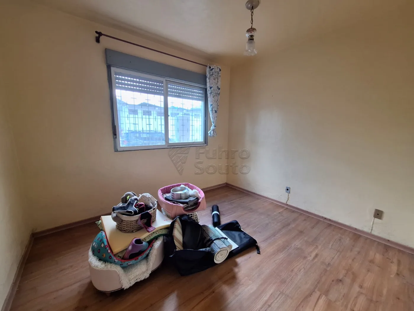 Comprar Casa / Padr&atilde;o em Pelotas R$ 320.000,00 - Foto 6