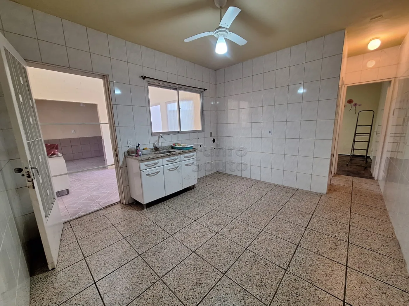 Comprar Casa / Padr&atilde;o em Pelotas R$ 320.000,00 - Foto 3