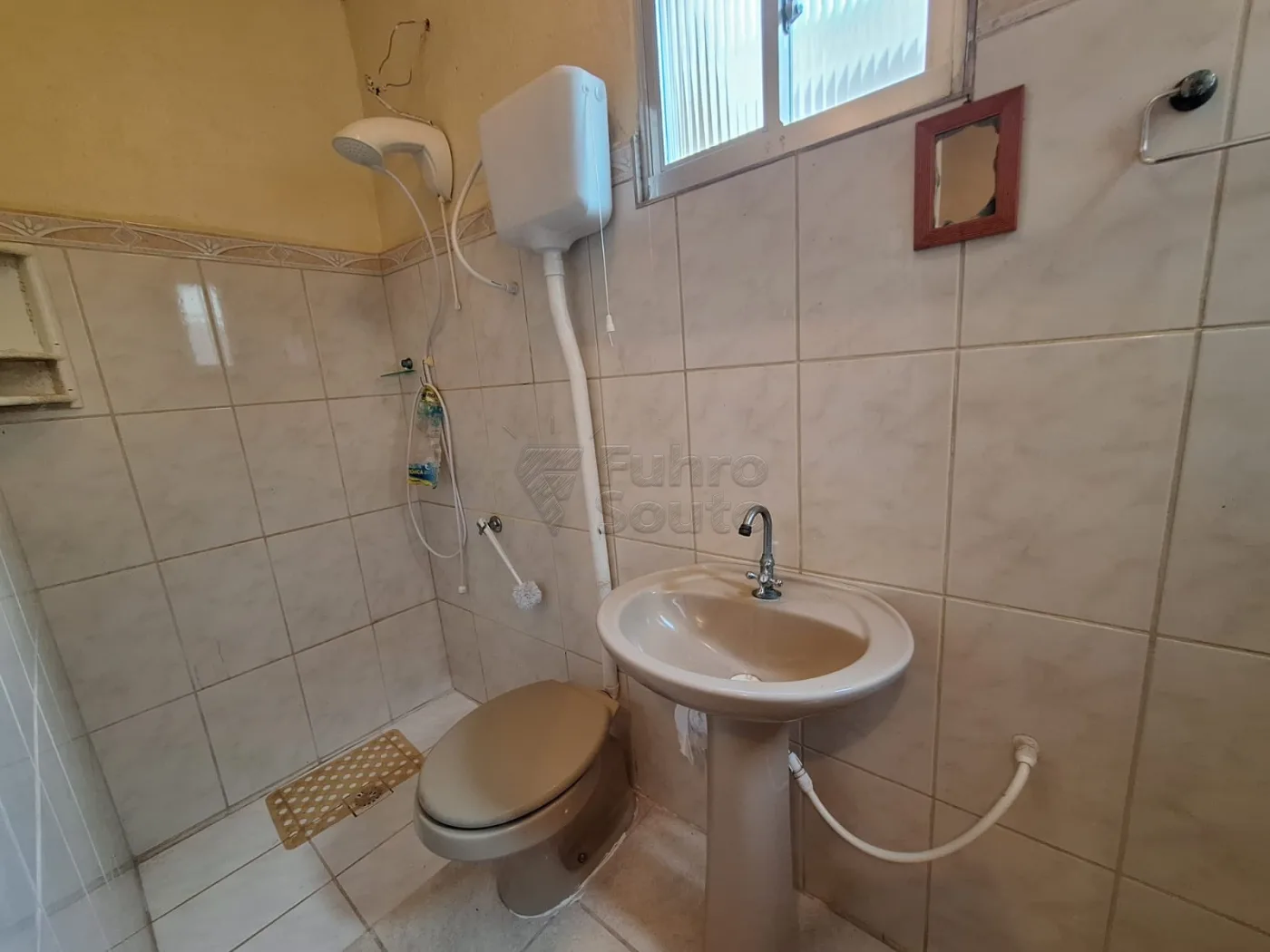 Comprar Casa / Padr&atilde;o em Pelotas R$ 320.000,00 - Foto 7