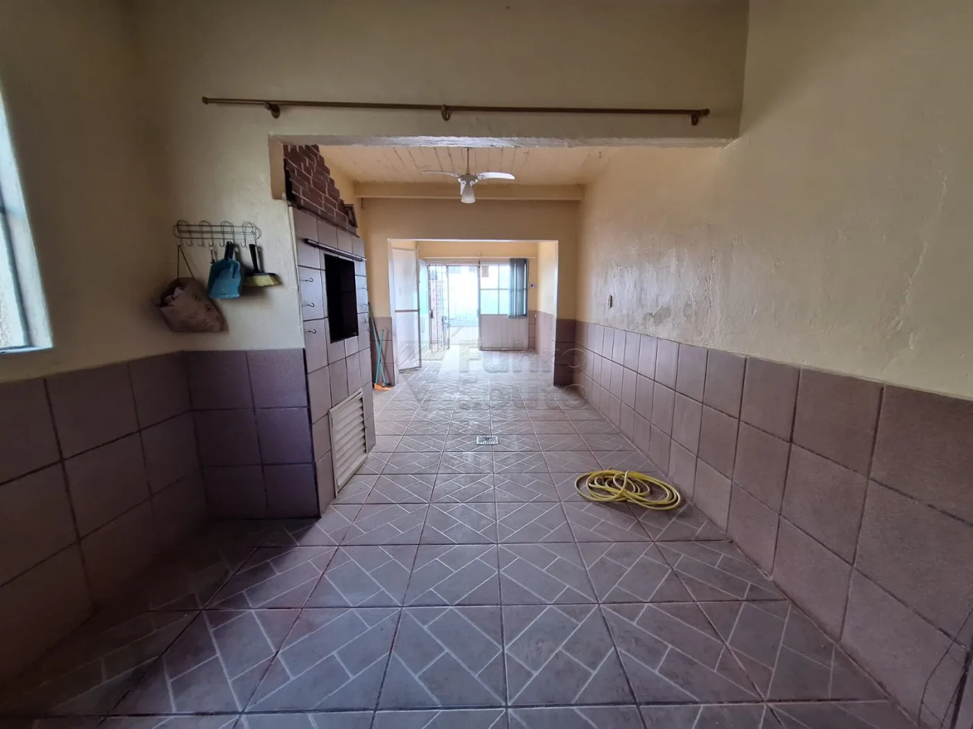Comprar Casa / Padr&atilde;o em Pelotas R$ 320.000,00 - Foto 9