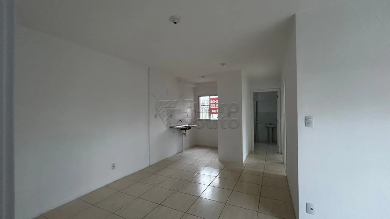 Comprar Apartamento / Padr&atilde;o em Pelotas R$ 170.000,00 - Foto 3