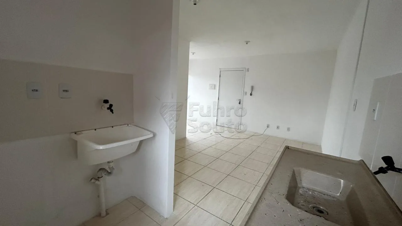 Comprar Apartamento / Padr&atilde;o em Pelotas R$ 170.000,00 - Foto 4