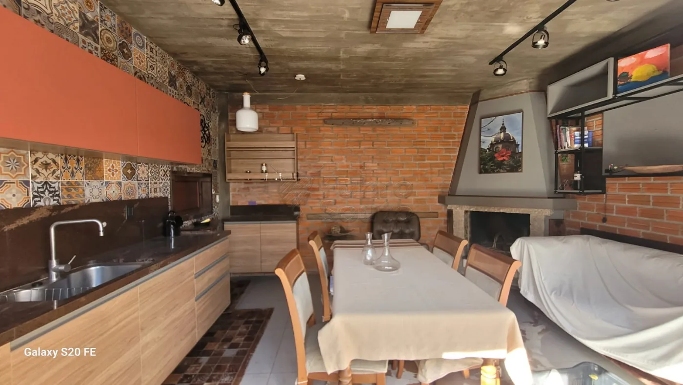 Comprar Casa / Padr&atilde;o em Pelotas R$ 650.000,00 - Foto 11