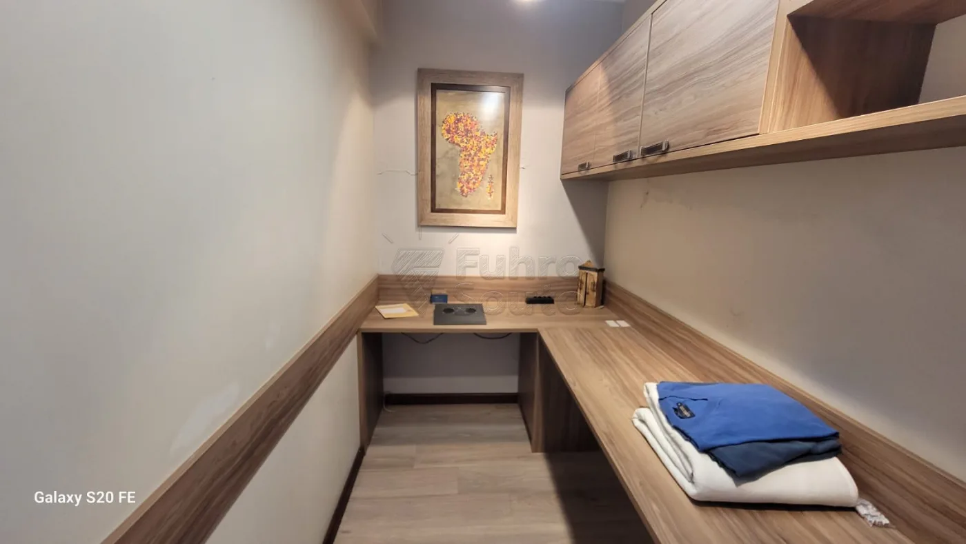 Comprar Casa / Padr&atilde;o em Pelotas R$ 650.000,00 - Foto 9