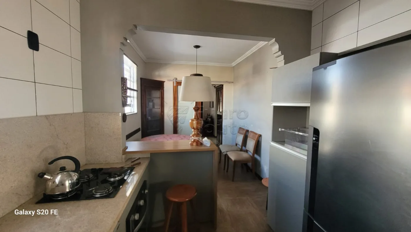 Comprar Casa / Padr&atilde;o em Pelotas R$ 650.000,00 - Foto 4