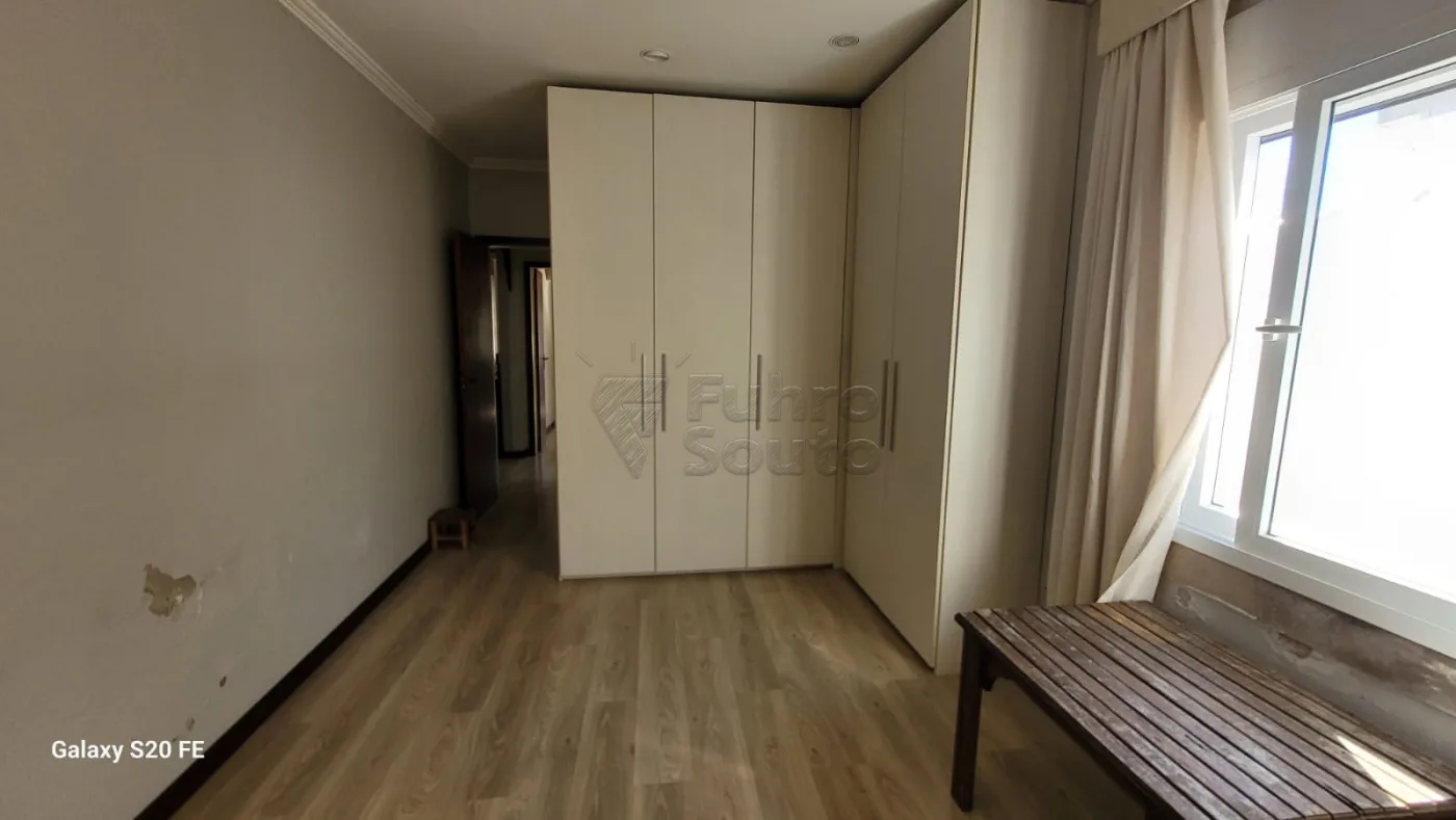 Comprar Casa / Padr&atilde;o em Pelotas R$ 650.000,00 - Foto 8