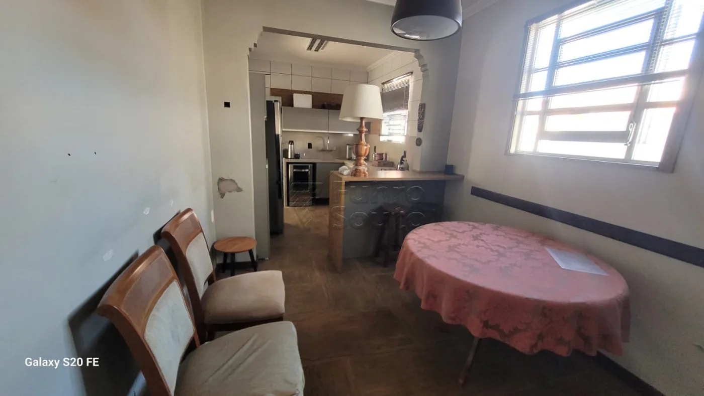 Comprar Casa / Padr&atilde;o em Pelotas R$ 650.000,00 - Foto 3