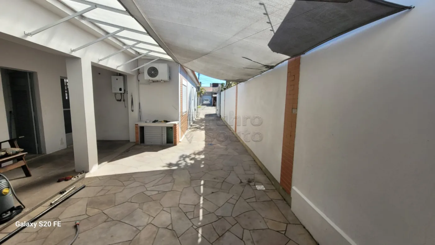 Comprar Casa / Padr&atilde;o em Pelotas R$ 650.000,00 - Foto 17