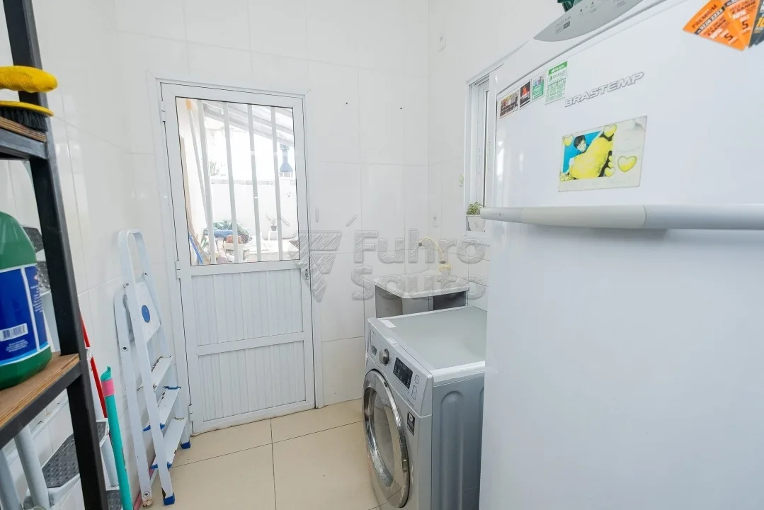 Comprar Casa / Padr&atilde;o em Pelotas R$ 748.000,00 - Foto 20