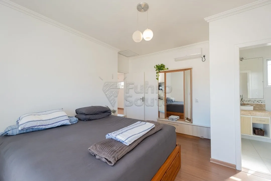 Comprar Casa / Padr&atilde;o em Pelotas R$ 748.000,00 - Foto 12