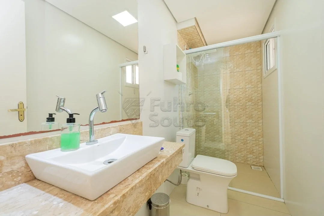 Comprar Casa / Padr&atilde;o em Pelotas R$ 748.000,00 - Foto 17