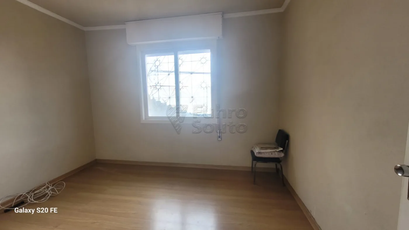 Comprar Casa / Padr&atilde;o em Pelotas R$ 880.000,00 - Foto 4
