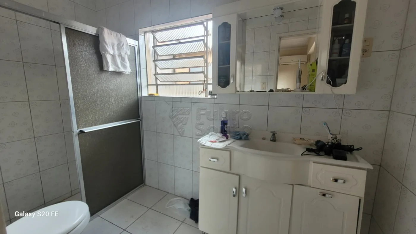 Comprar Casa / Padr&atilde;o em Pelotas R$ 880.000,00 - Foto 8
