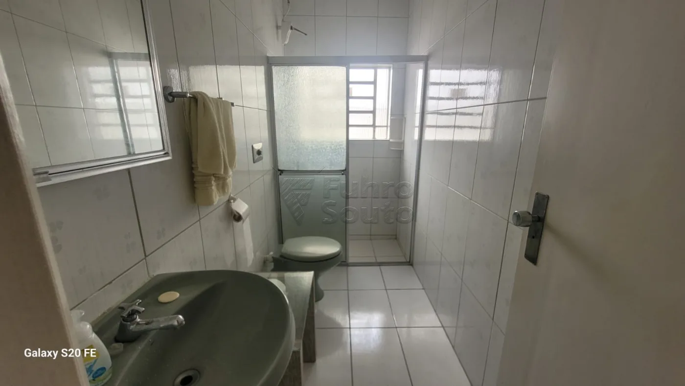Comprar Casa / Padr&atilde;o em Pelotas R$ 880.000,00 - Foto 7