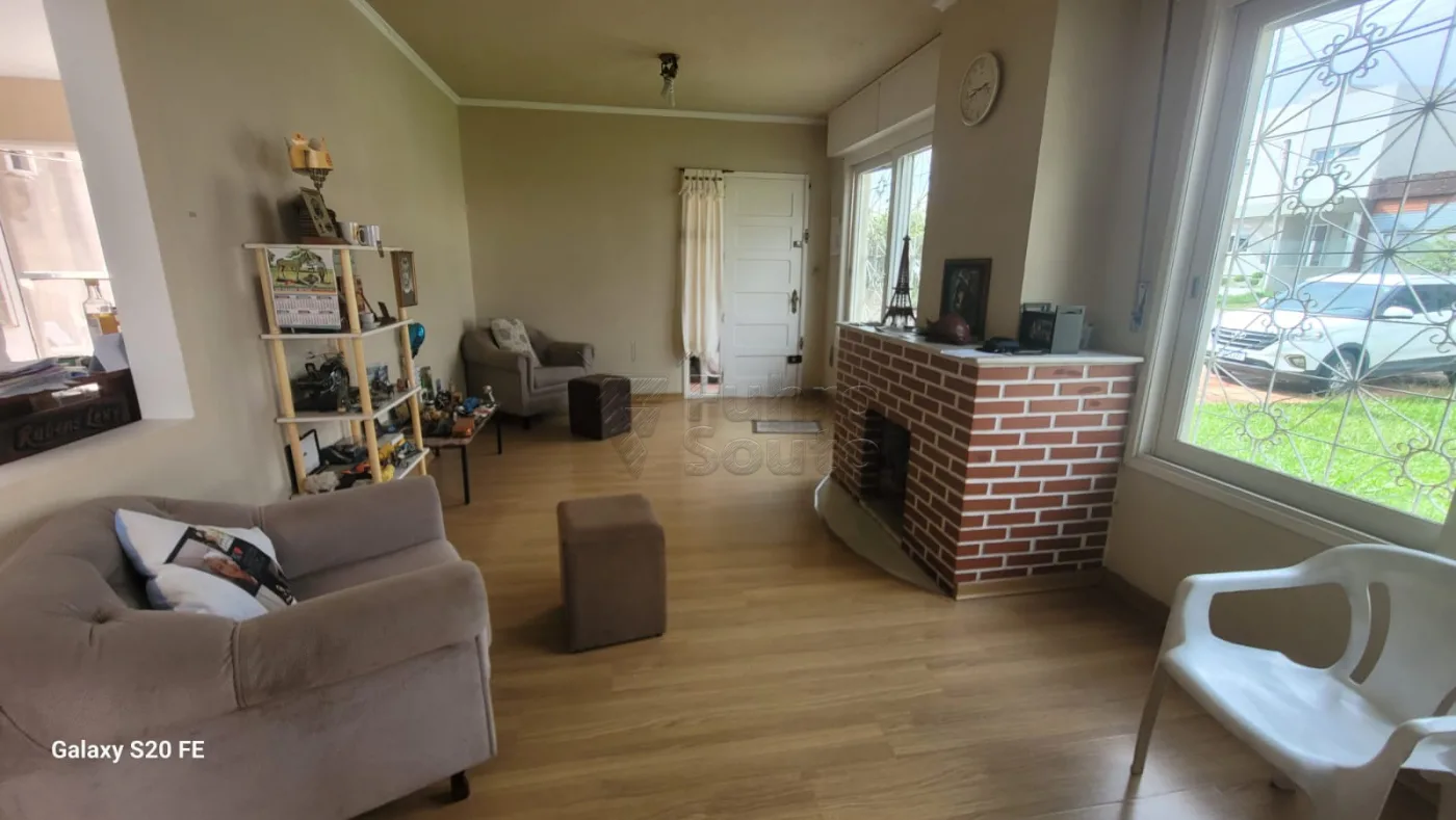 Comprar Casa / Padr&atilde;o em Pelotas R$ 880.000,00 - Foto 1