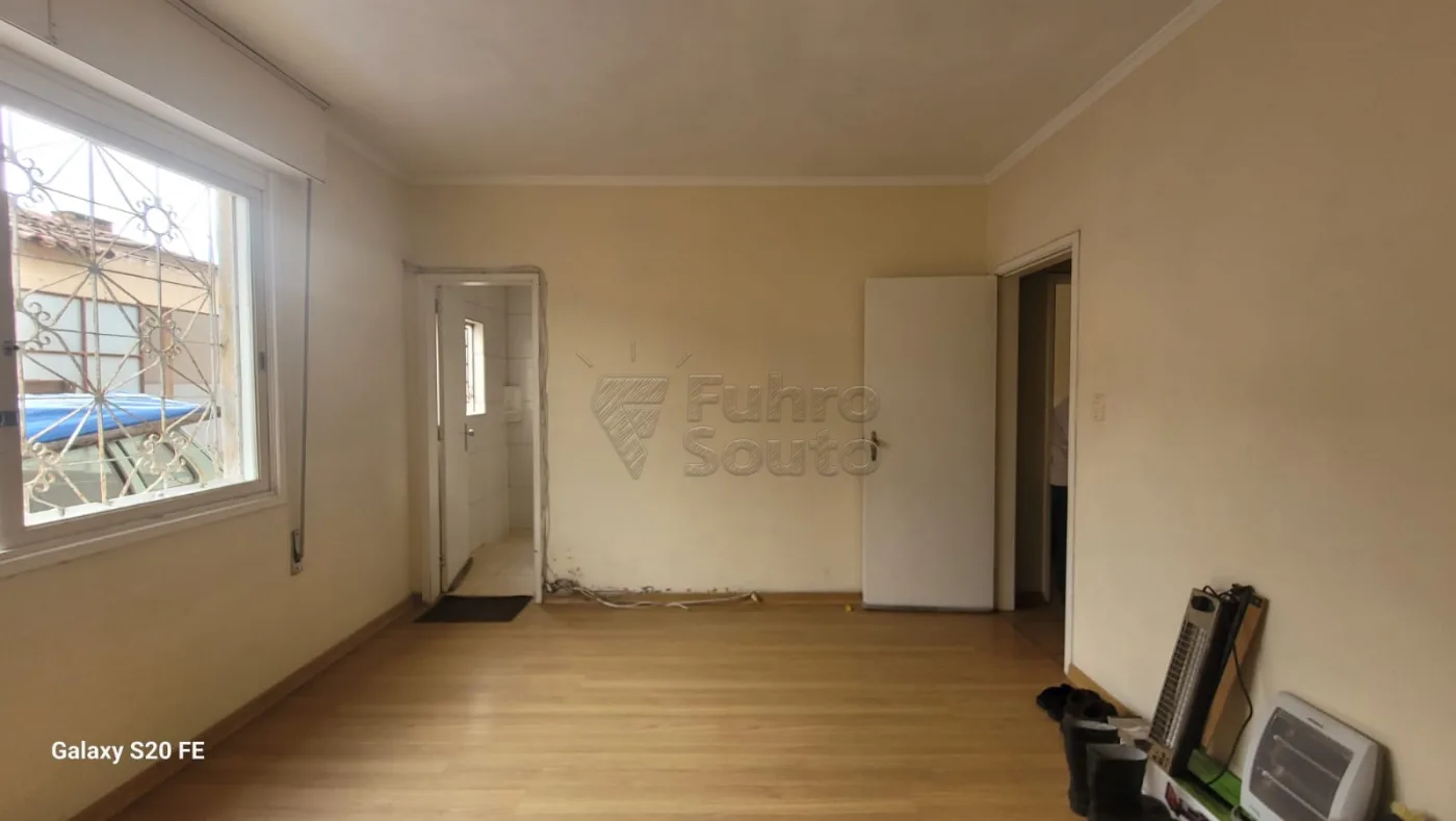 Comprar Casa / Padr&atilde;o em Pelotas R$ 880.000,00 - Foto 5