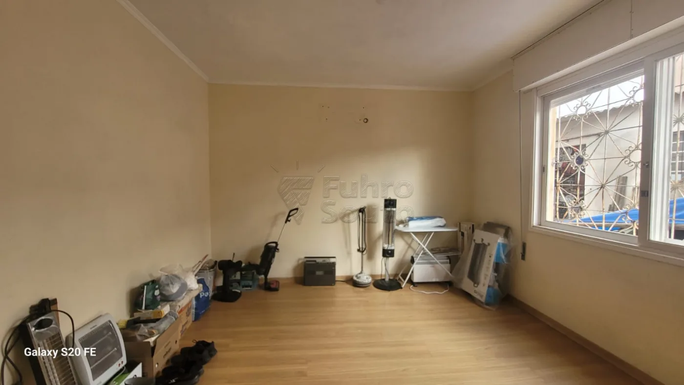 Comprar Casa / Padr&atilde;o em Pelotas R$ 880.000,00 - Foto 6