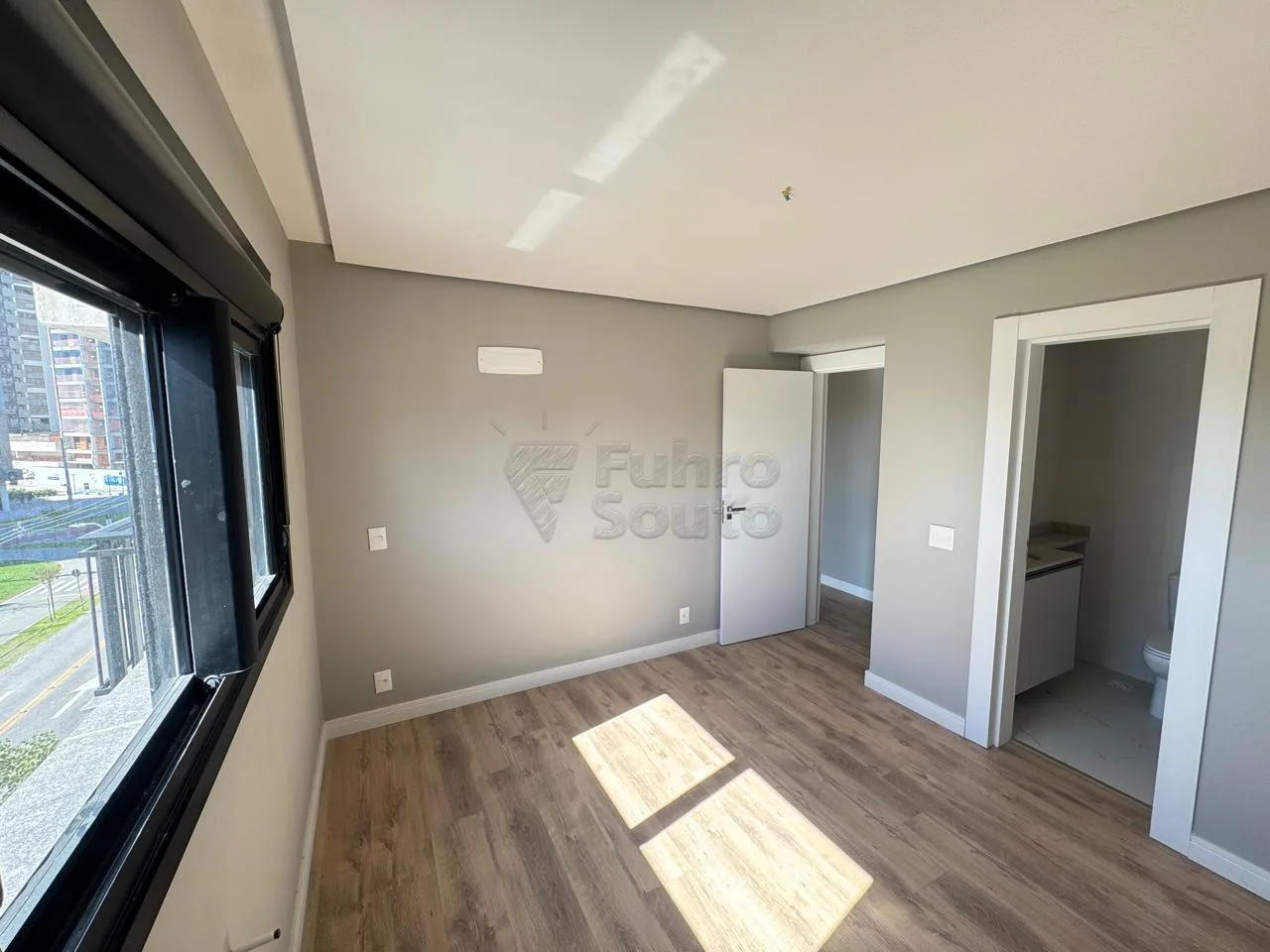Comprar Apartamento / Padr&atilde;o em Pelotas R$ 970.000,00 - Foto 6
