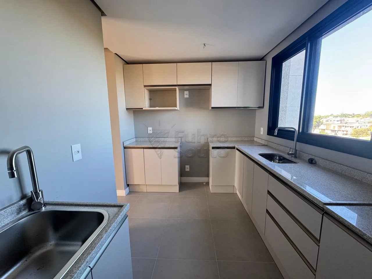 Comprar Apartamento / Padr&atilde;o em Pelotas R$ 970.000,00 - Foto 3