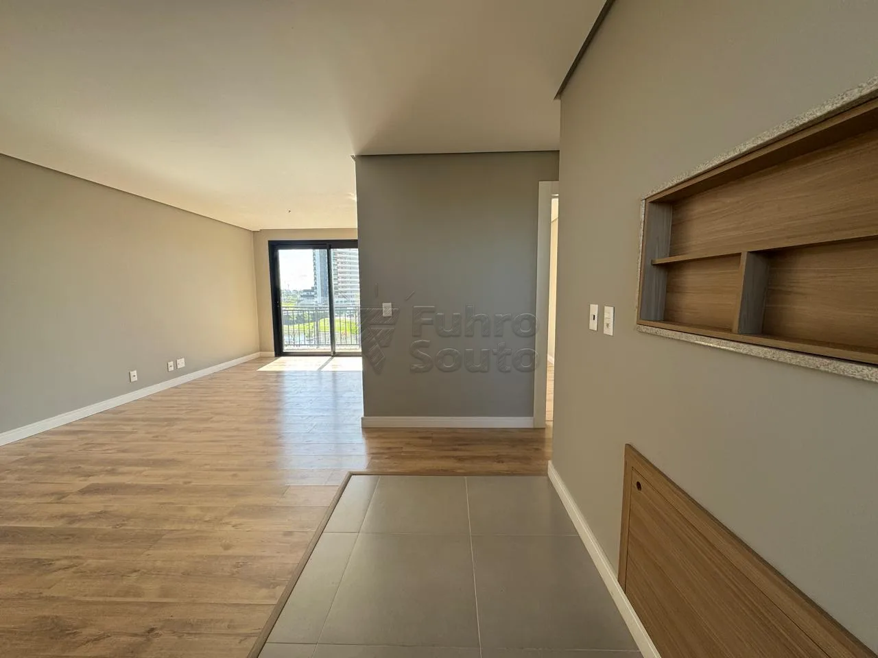 Comprar Apartamento / Padr&atilde;o em Pelotas R$ 970.000,00 - Foto 2