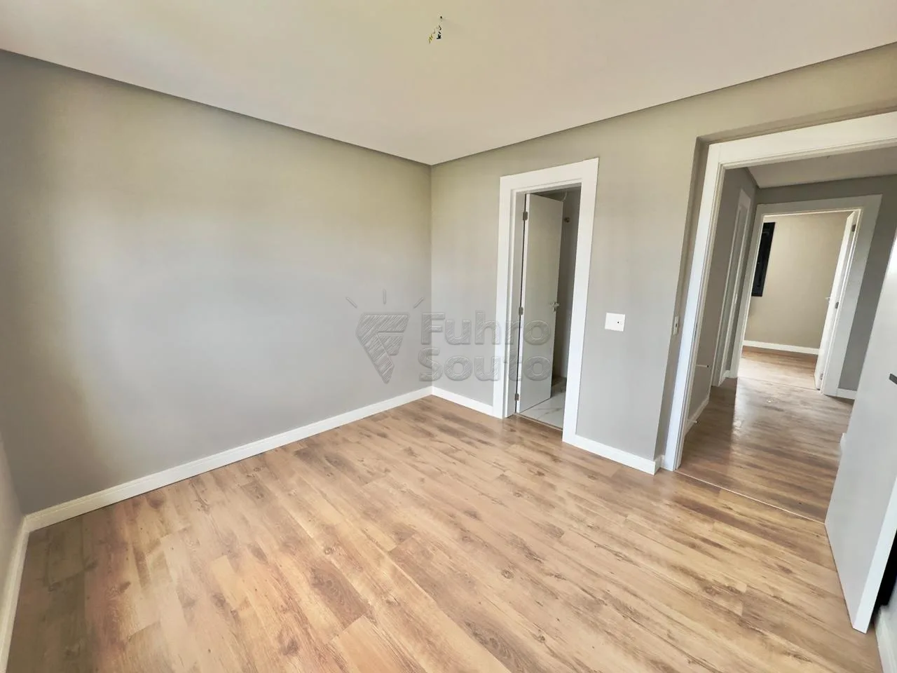 Comprar Apartamento / Padr&atilde;o em Pelotas R$ 890.000,00 - Foto 4