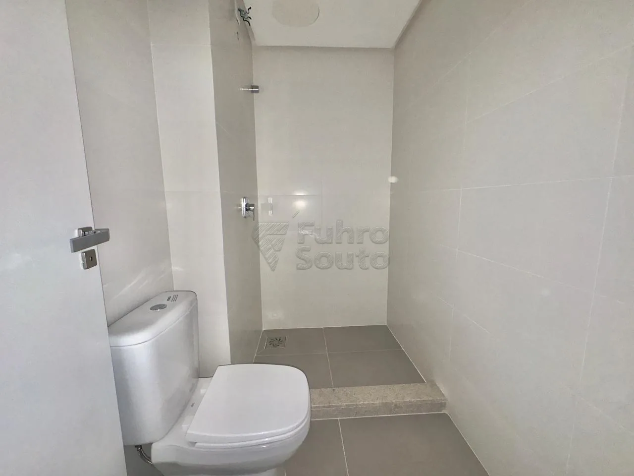 Comprar Apartamento / Padr&atilde;o em Pelotas R$ 890.000,00 - Foto 7
