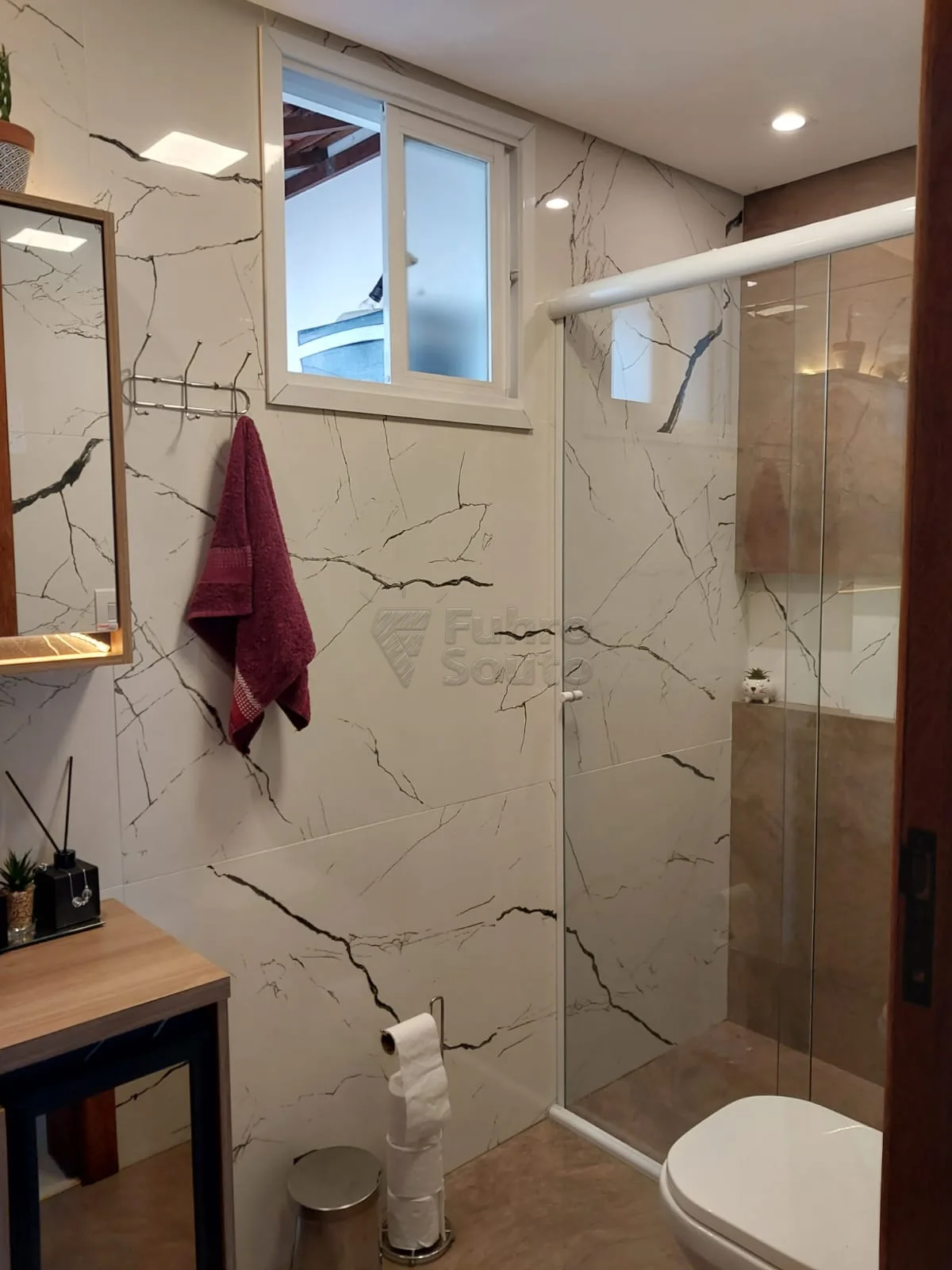 Comprar Casa / Padr&atilde;o em Pelotas R$ 690.000,00 - Foto 4