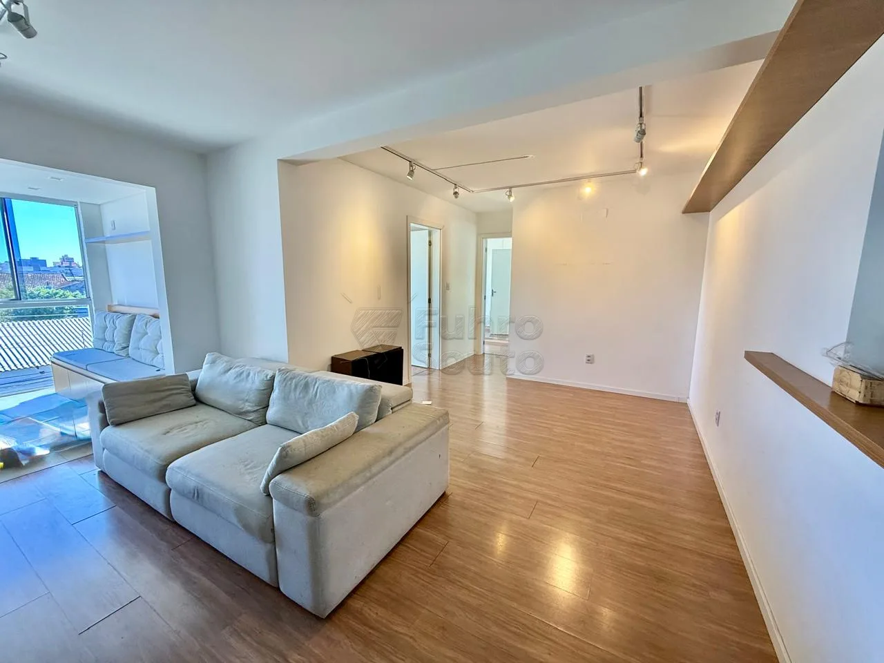 Comprar Apartamento / Padr&atilde;o em Pelotas R$ 360.000,00 - Foto 2