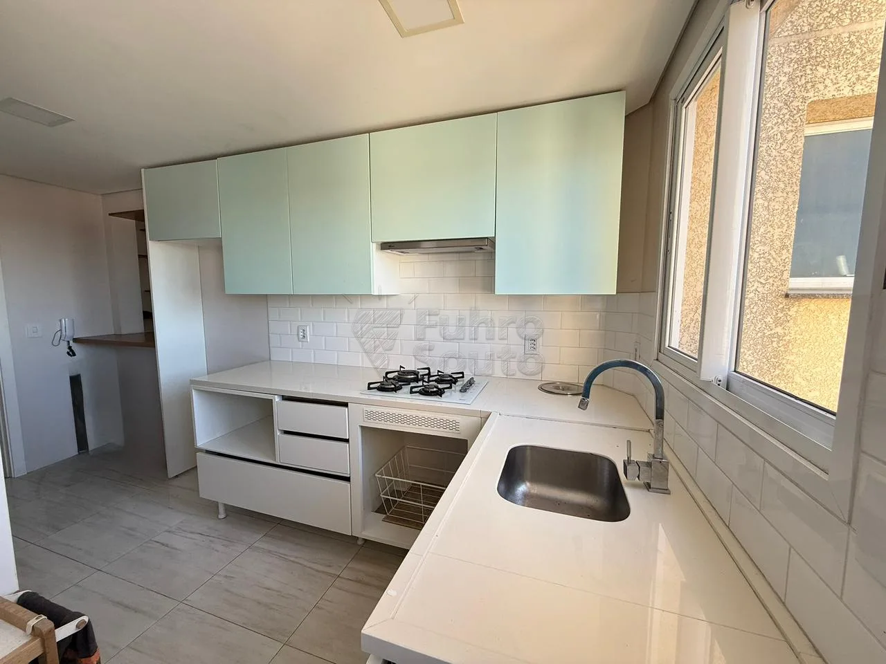 Comprar Apartamento / Padr&atilde;o em Pelotas R$ 360.000,00 - Foto 3