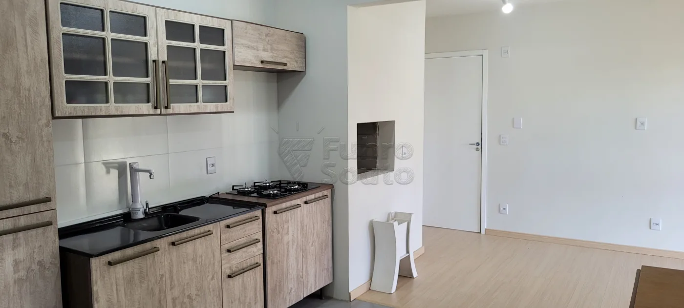Comprar Apartamento / Padr&atilde;o em Pelotas R$ 299.000,00 - Foto 2