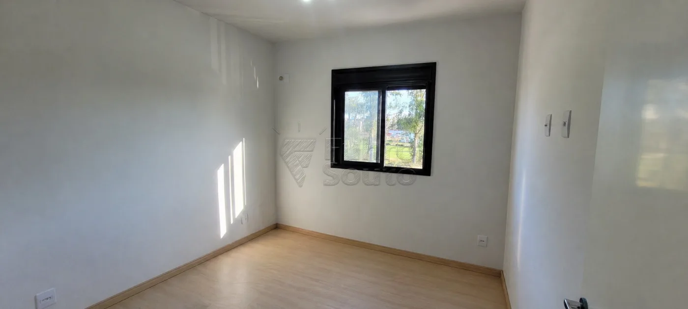 Comprar Apartamento / Padr&atilde;o em Pelotas R$ 299.000,00 - Foto 4