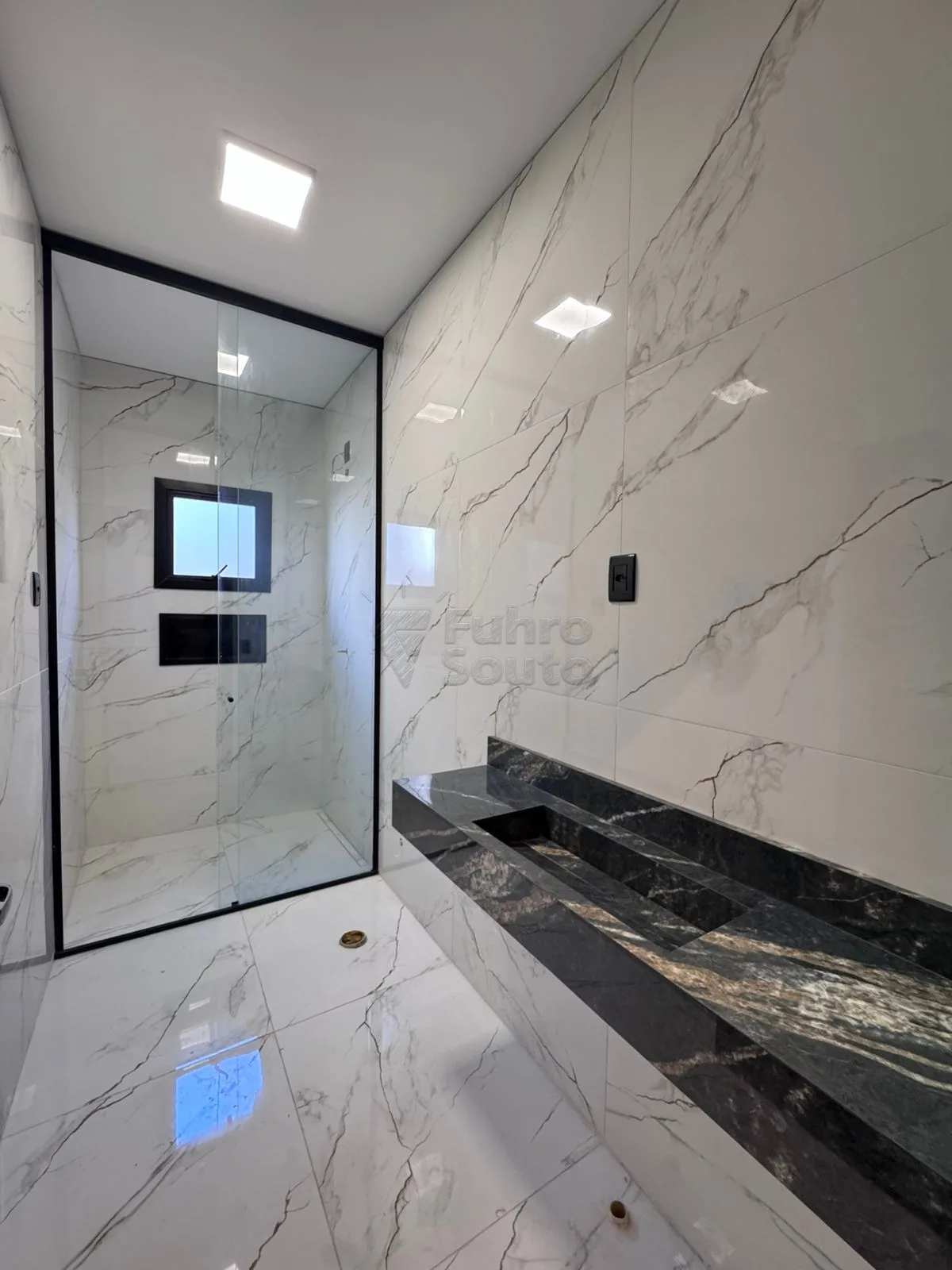 Comprar Casa / Padr&atilde;o em Pelotas R$ 470.000,00 - Foto 6