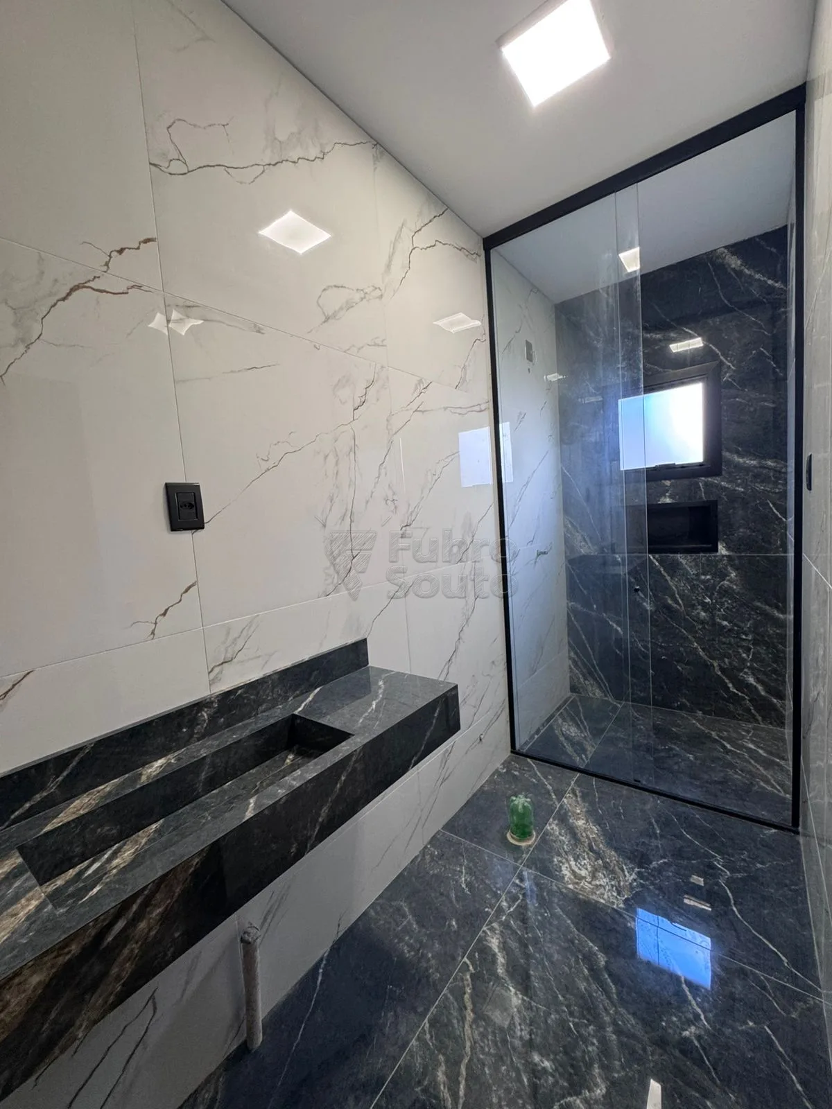 Comprar Casa / Padr&atilde;o em Pelotas R$ 470.000,00 - Foto 7