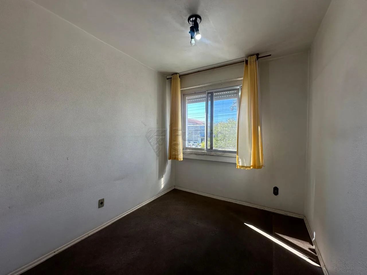 Comprar Apartamento / Padr&atilde;o em Pelotas R$ 195.000,00 - Foto 4