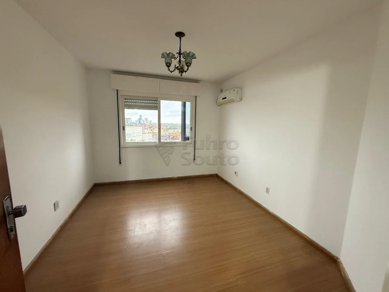 Comprar Apartamento / Padr&atilde;o em Pelotas R$ 340.000,00 - Foto 3