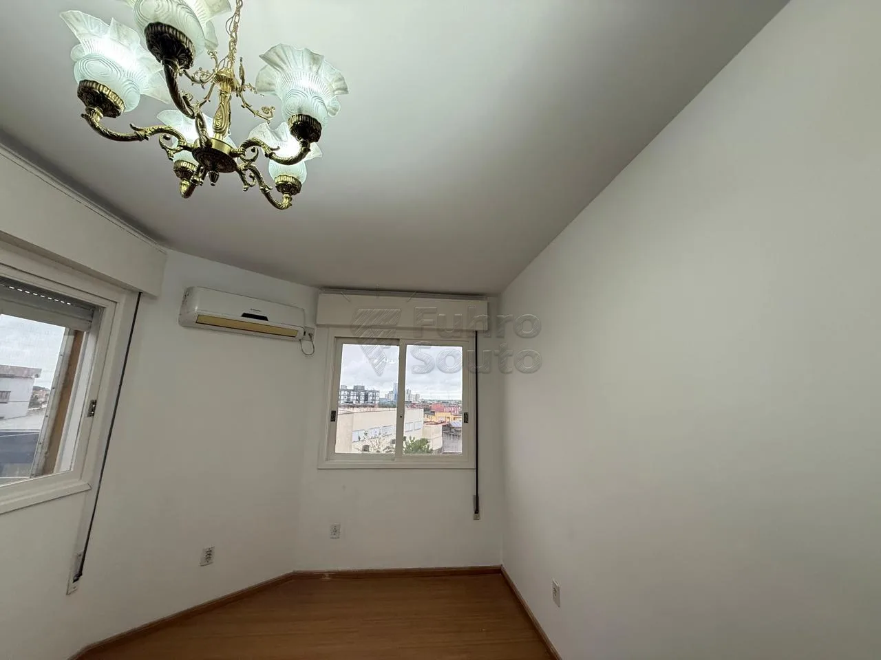 Comprar Apartamento / Padr&atilde;o em Pelotas R$ 340.000,00 - Foto 4