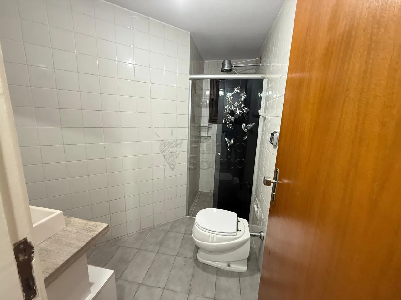 Comprar Apartamento / Padr&atilde;o em Pelotas R$ 340.000,00 - Foto 6