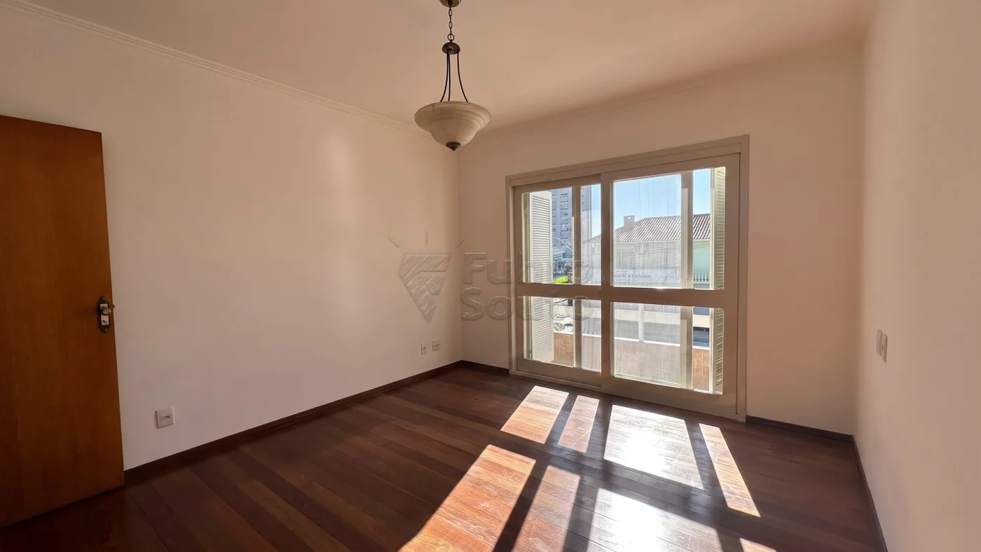 Comprar Apartamento / Fora de Condom&iacute;nio em Pelotas R$ 590.000,00 - Foto 2
