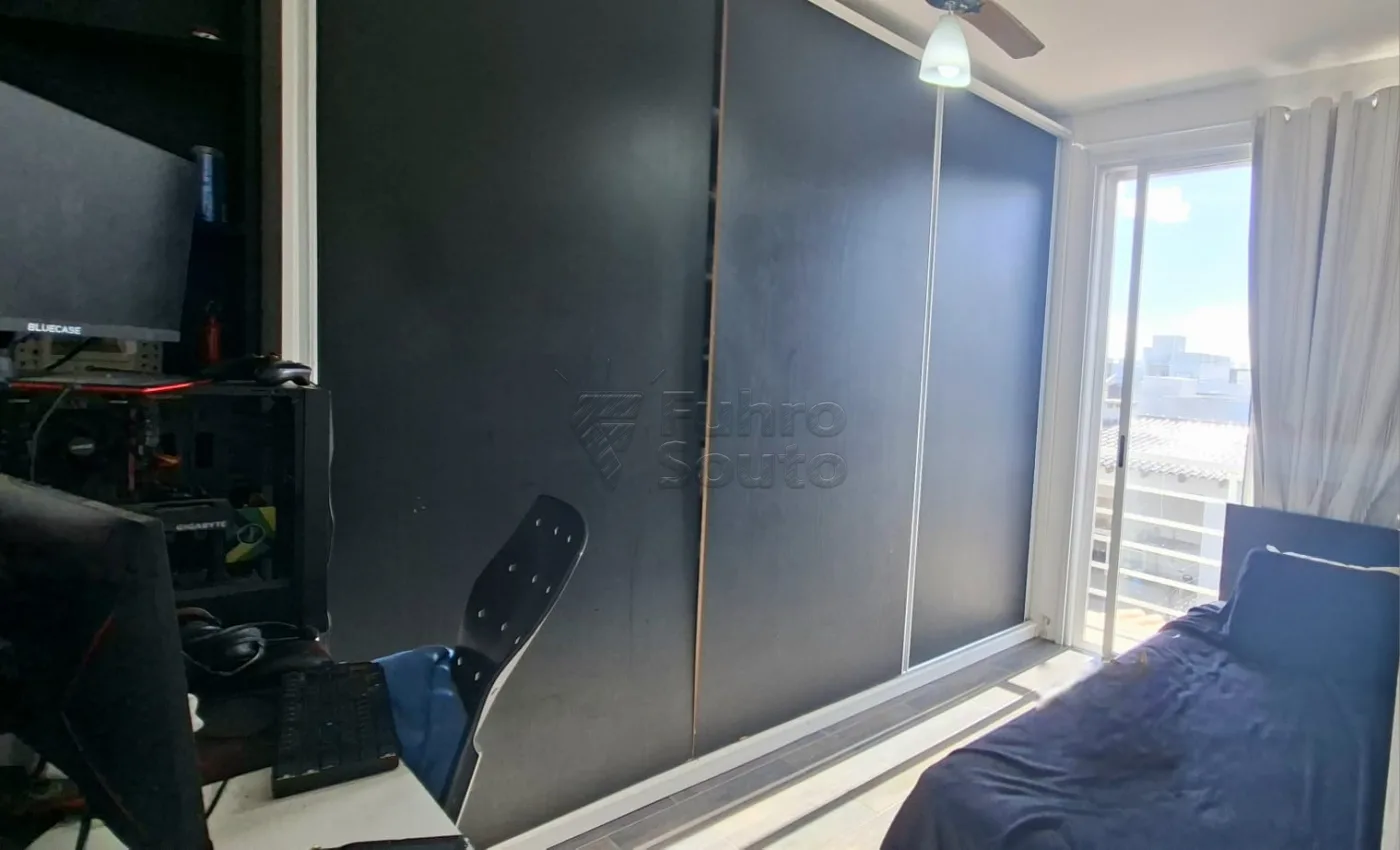 Comprar Casa / Padr&atilde;o em Pelotas R$ 380.000,00 - Foto 4