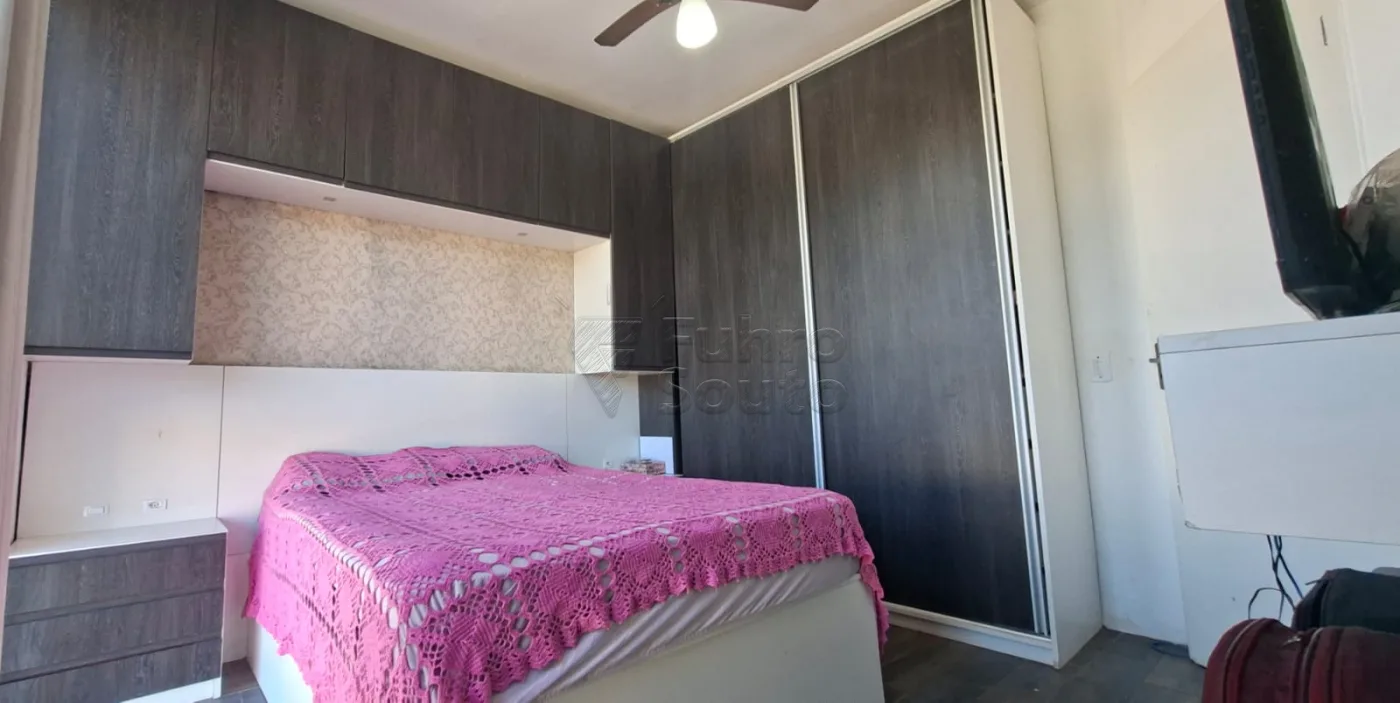 Comprar Casa / Padr&atilde;o em Pelotas R$ 380.000,00 - Foto 3