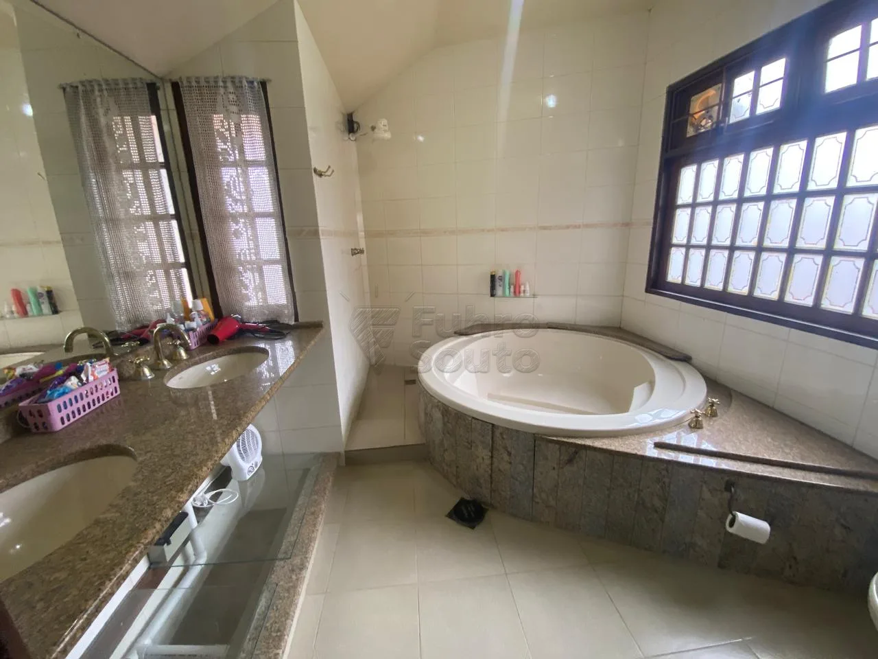 Comprar Casa / Padr&atilde;o em Pelotas R$ 1.920.000,00 - Foto 12