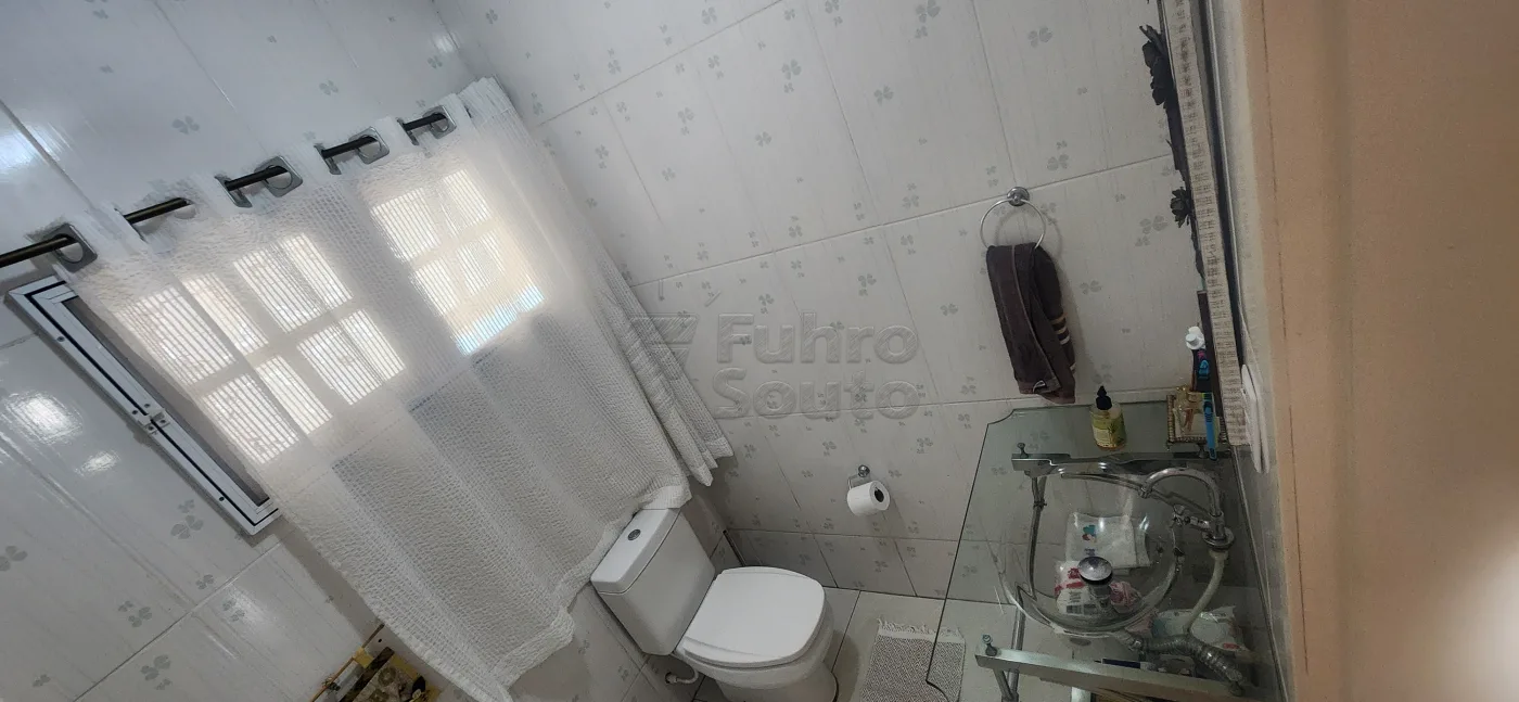 Comprar Casa / Padr&atilde;o em Pelotas R$ 820.000,00 - Foto 6