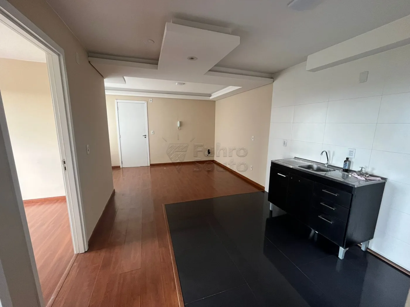 Comprar Apartamento / Padr&atilde;o em Pelotas R$ 138.400,00 - Foto 2