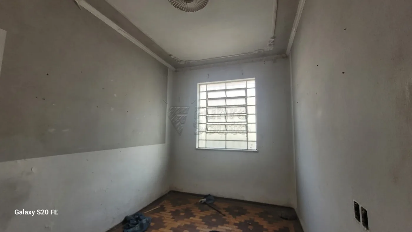 Comprar Casa / Padr&atilde;o em Pelotas R$ 750.000,00 - Foto 5