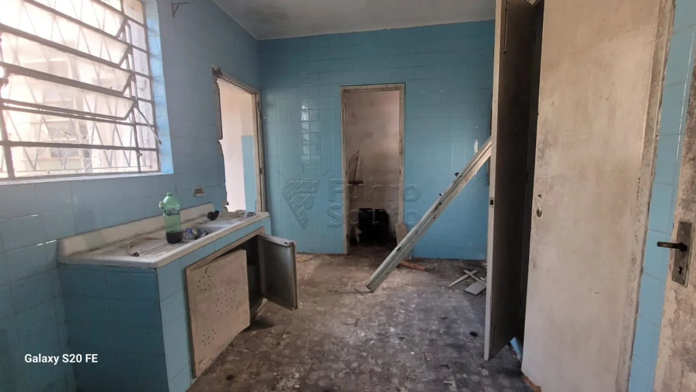 Comprar Casa / Padr&atilde;o em Pelotas R$ 750.000,00 - Foto 3