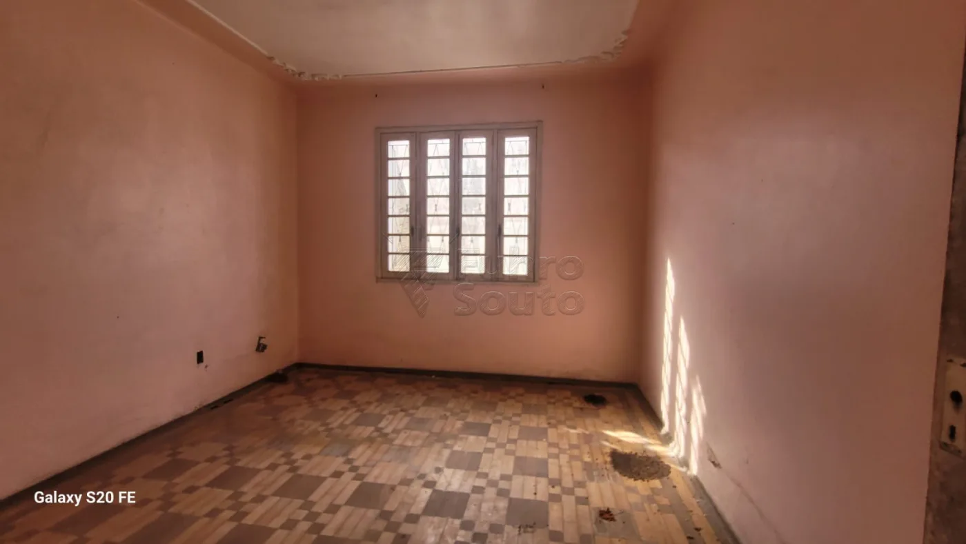 Comprar Casa / Padr&atilde;o em Pelotas R$ 750.000,00 - Foto 6